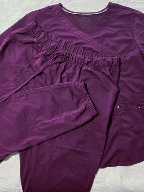 Maroon V-Neck Medical Scrub Set 2XL